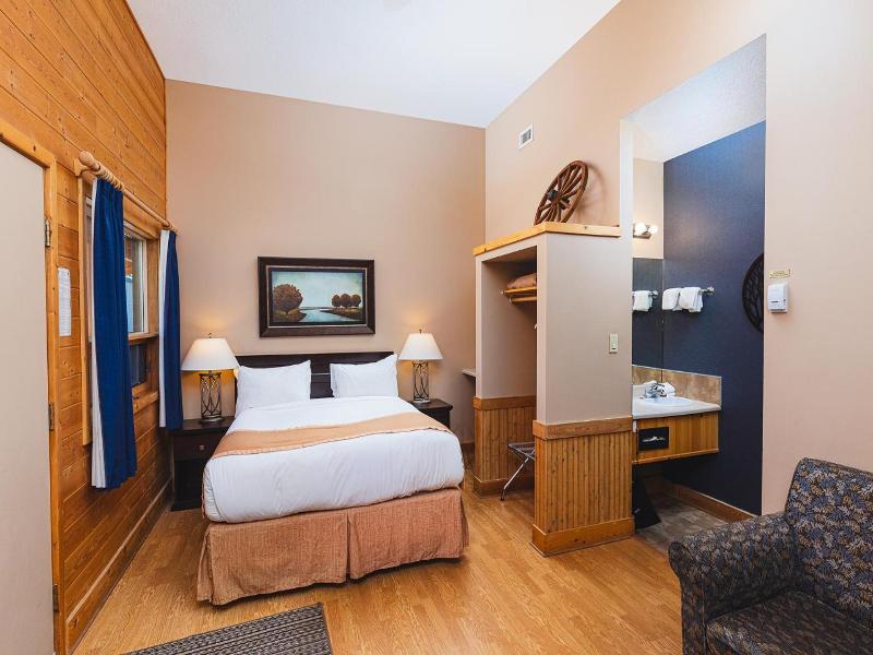 Overlander Mountain Lodge image
