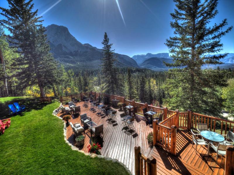 Overlander Mountain Lodge image