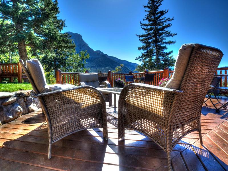 Overlander Mountain Lodge image