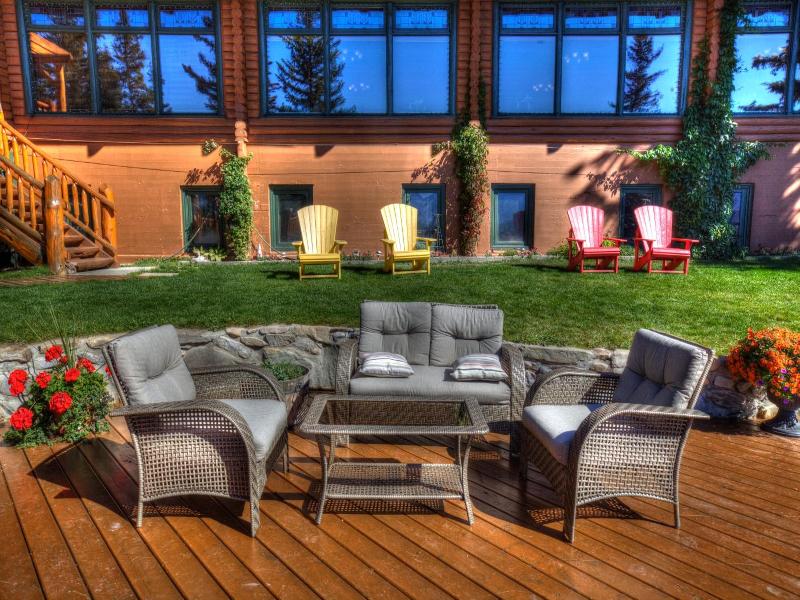 Overlander Mountain Lodge image
