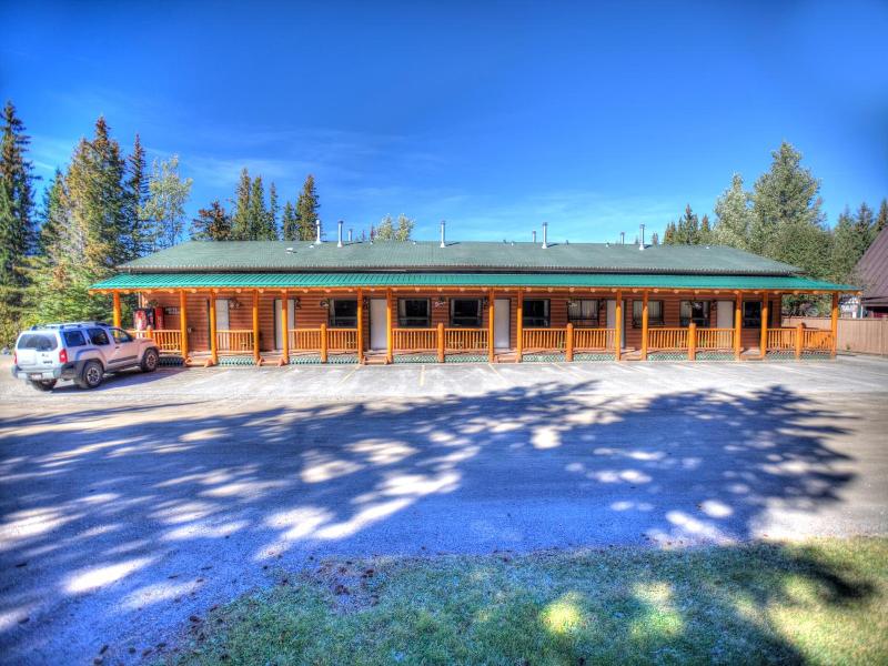 Overlander Mountain Lodge image