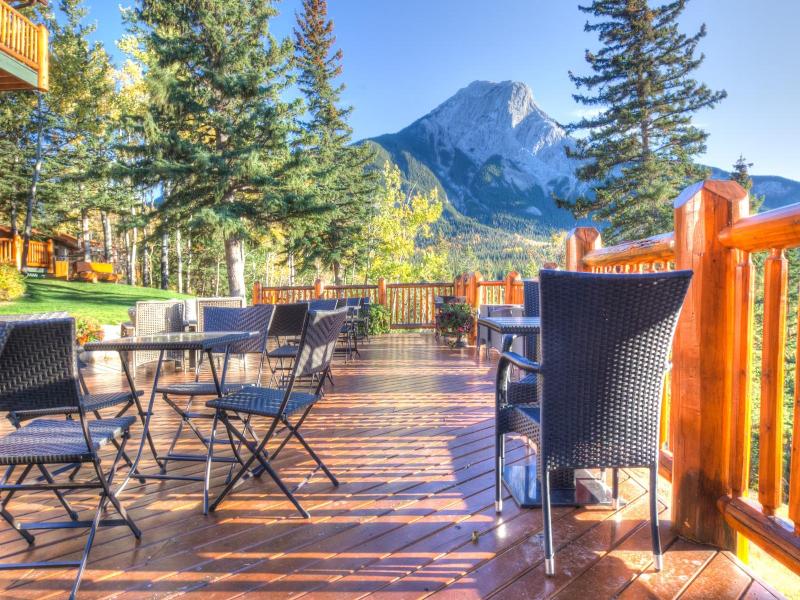 Overlander Mountain Lodge image