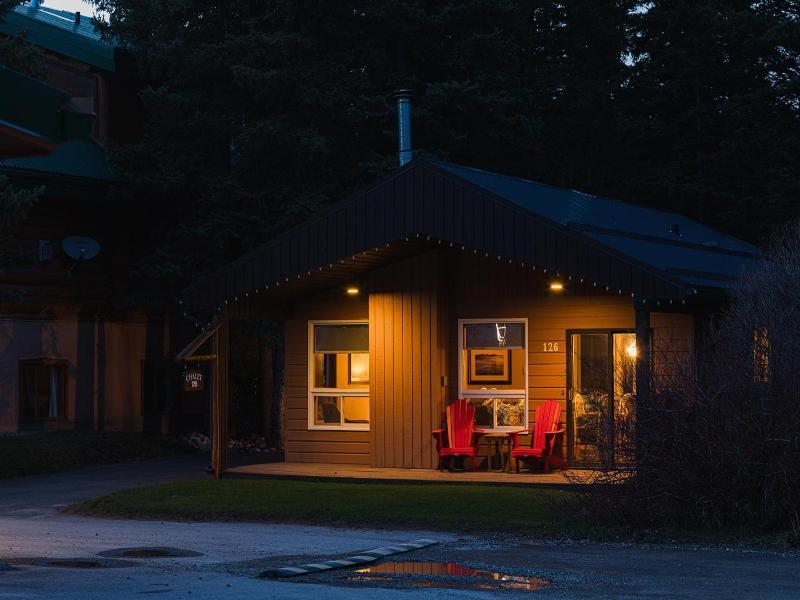 Overlander Mountain Lodge image