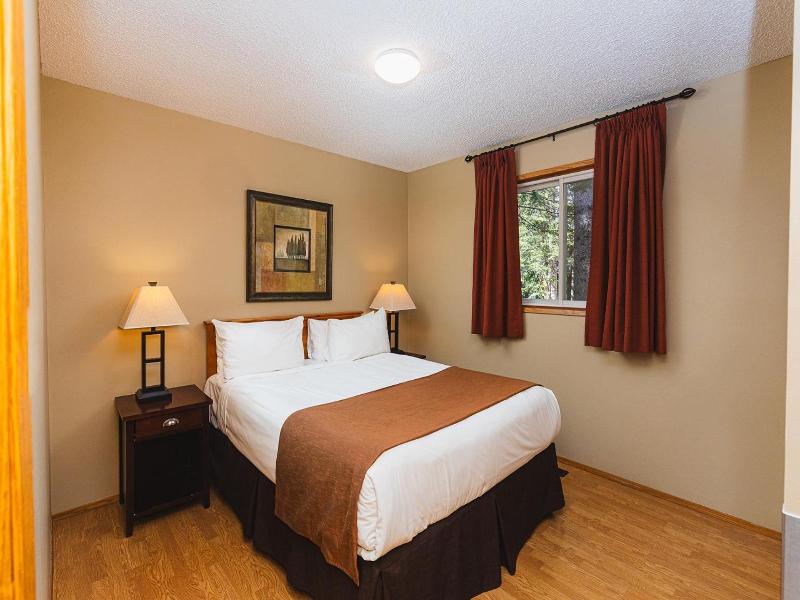 Overlander Mountain Lodge image
