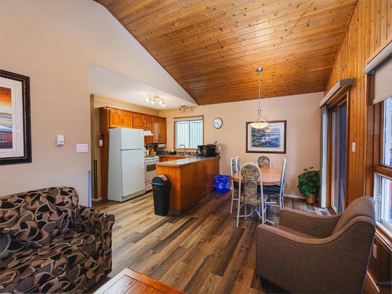Overlander Mountain Lodge image