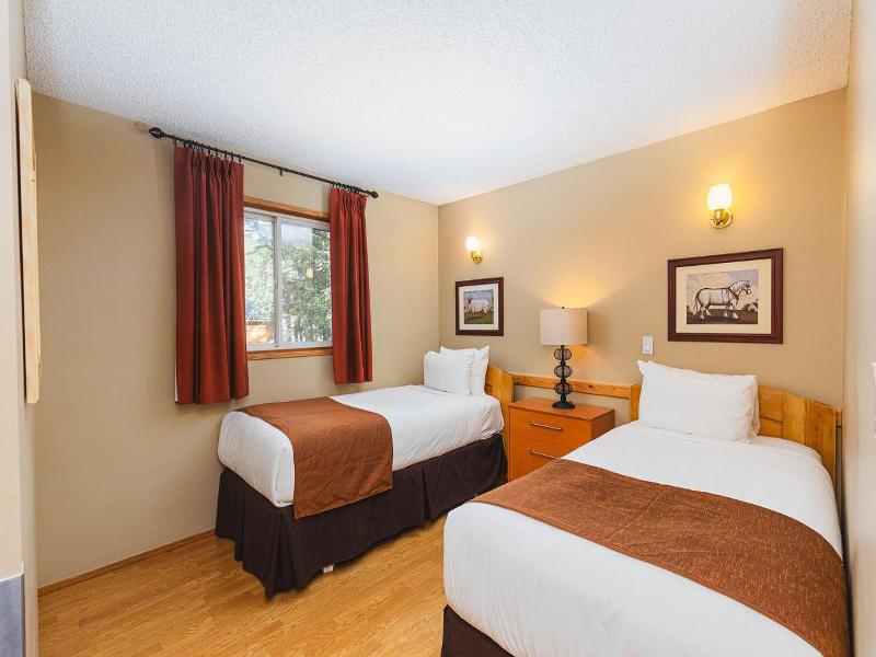 Overlander Mountain Lodge image