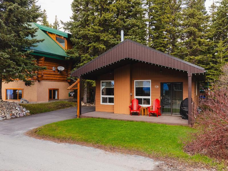 Overlander Mountain Lodge image