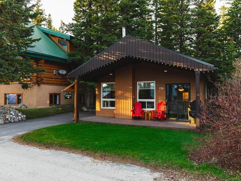 Overlander Mountain Lodge image