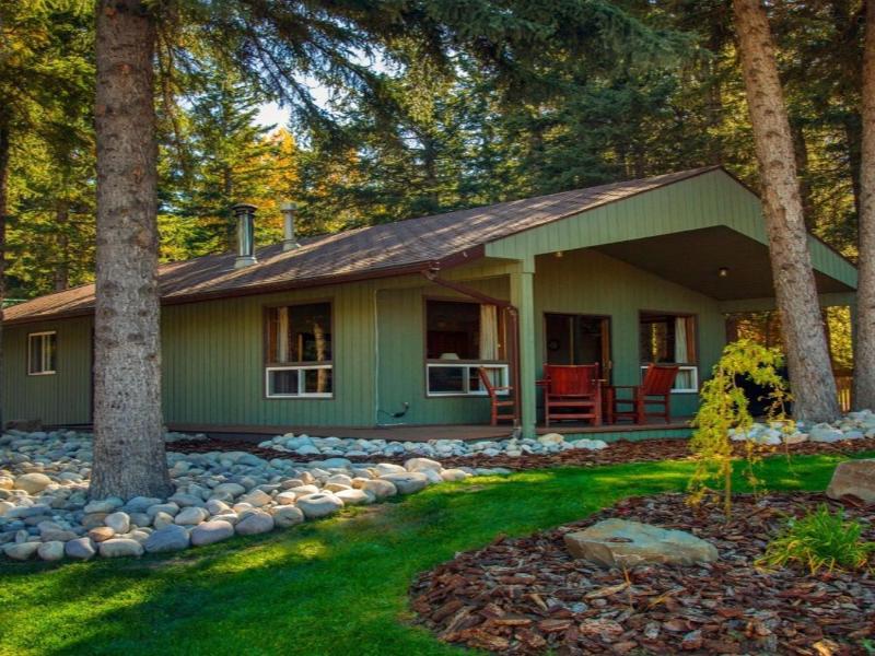 Overlander Mountain Lodge image