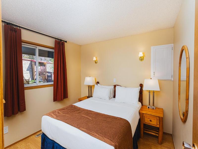 Overlander Mountain Lodge image