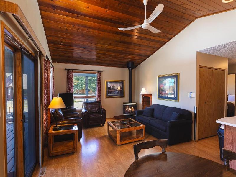 Overlander Mountain Lodge image