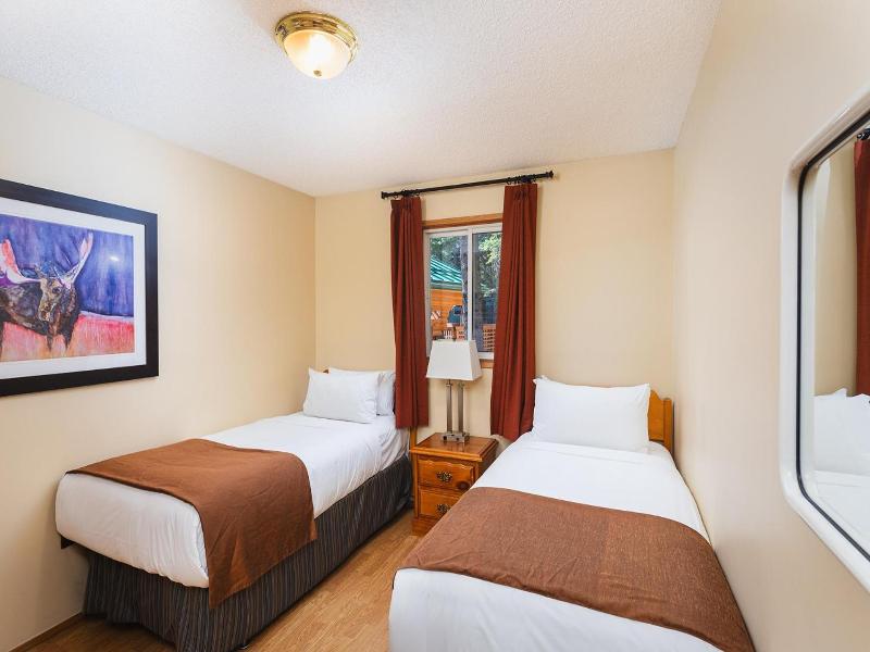 Overlander Mountain Lodge image