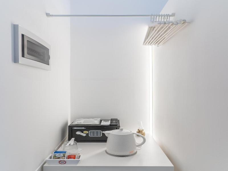 Mama Tita Rooms And Breakfast image