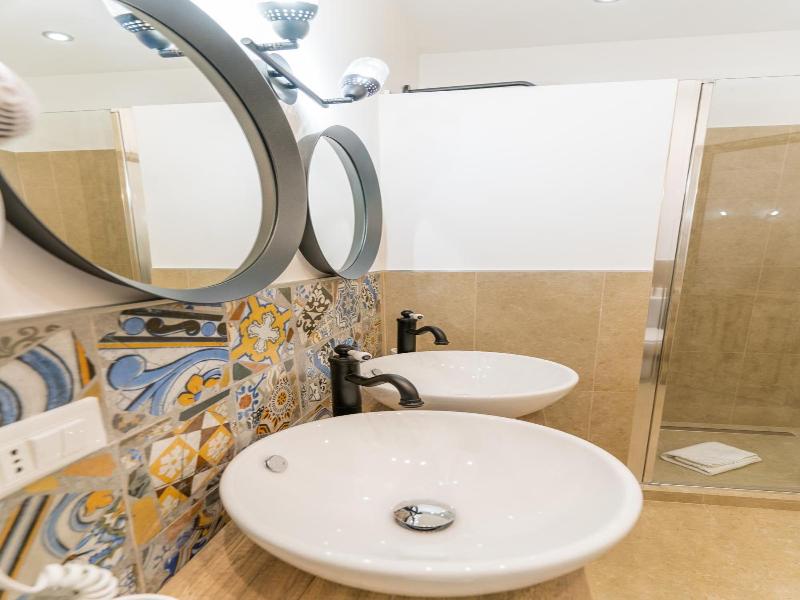 Mama Tita Rooms And Breakfast image