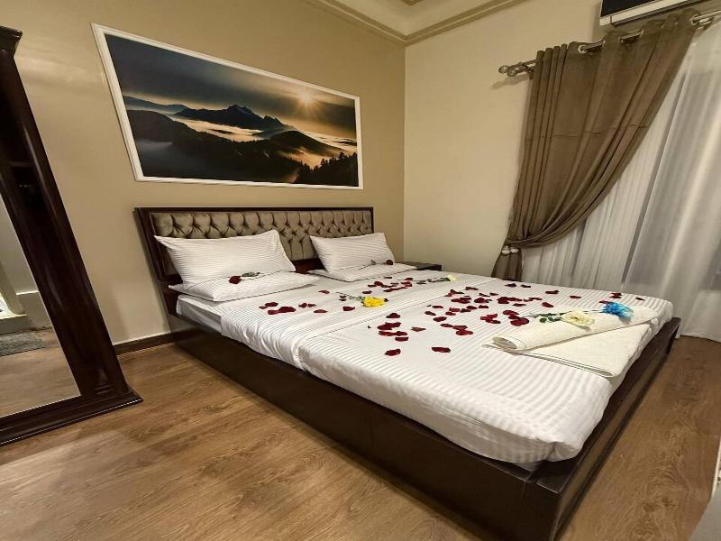 Golden Palace Hotel image