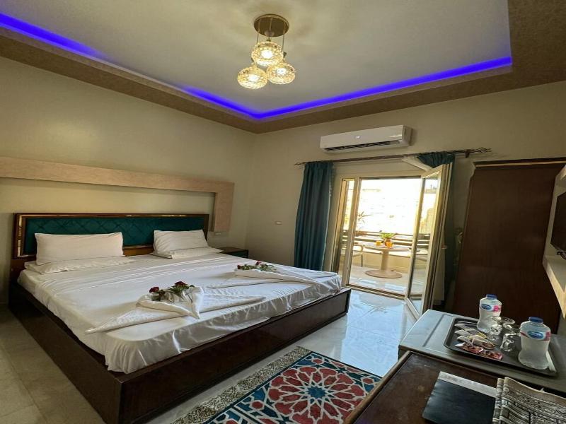 Golden Palace Hotel image