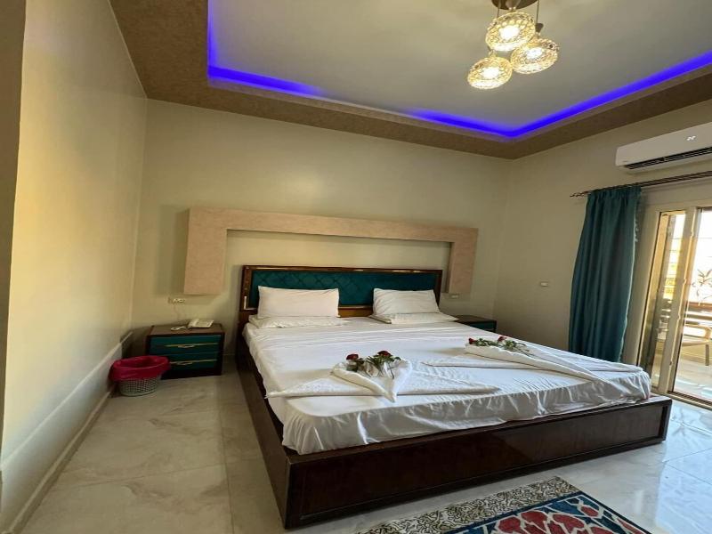 Golden Palace Hotel image