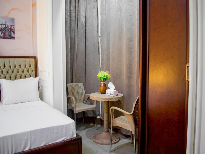 Golden Palace Hotel image