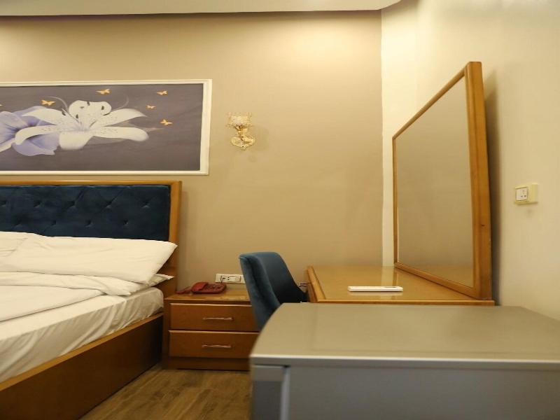 Golden Palace Hotel image