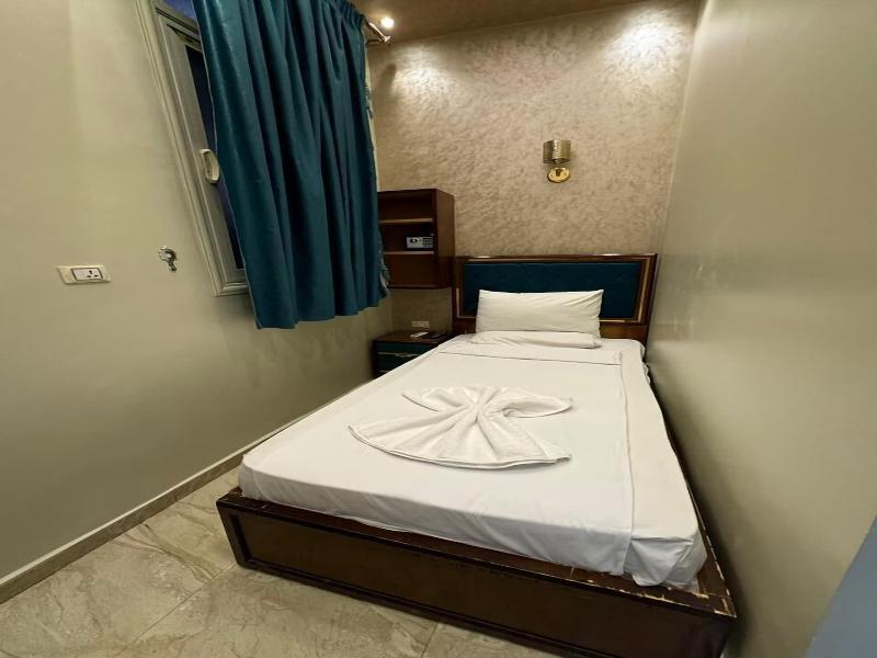 Golden Palace Hotel image