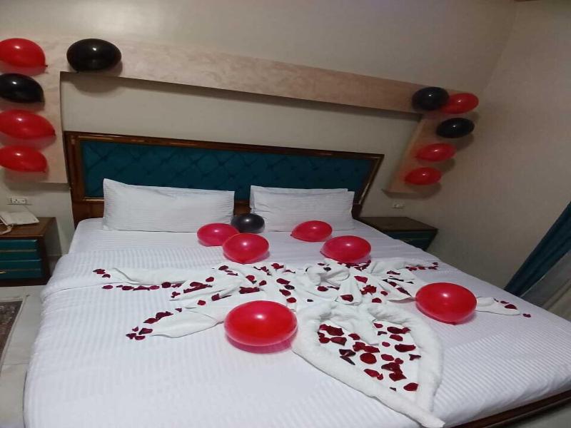 Golden Palace Hotel image