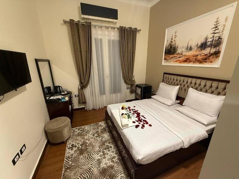 Golden Palace Hotel image