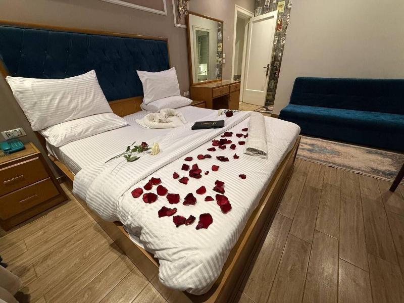 Golden Palace Hotel image