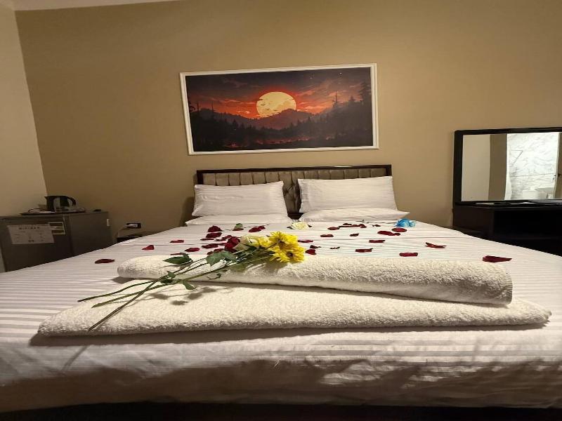 Golden Palace Hotel image