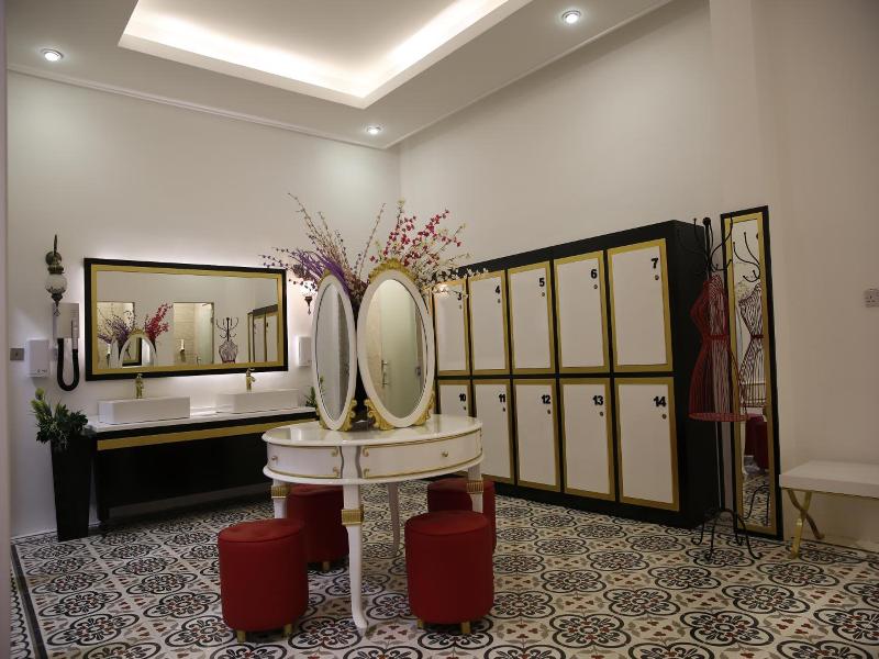 Adams Hotel image