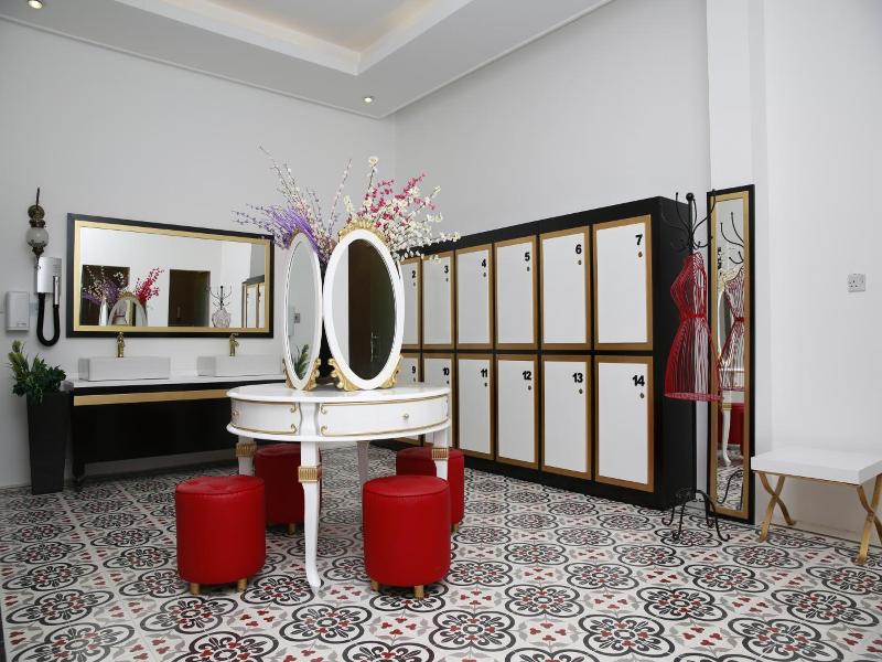 Adams Hotel image