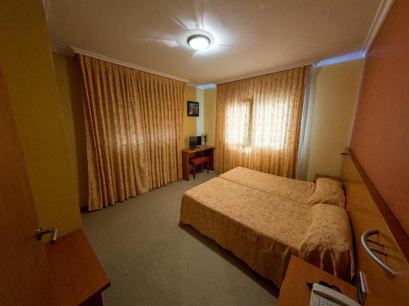 Hotel Dinajan image