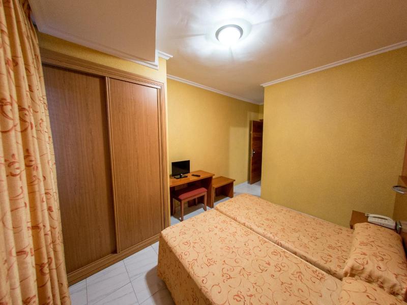 Hotel Dinajan image