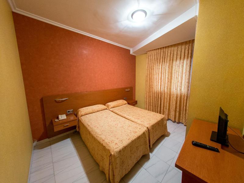 Hotel Dinajan image