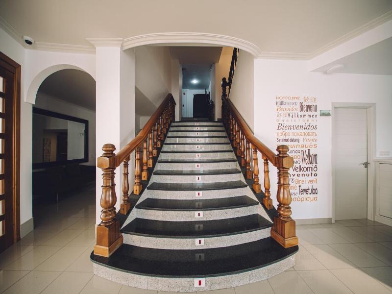 Hotel Dinajan image
