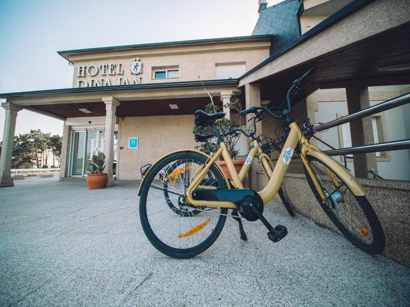 Hotel Dinajan image