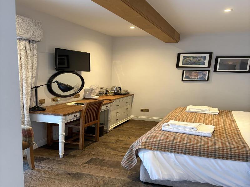 The Walhampton Arms image
