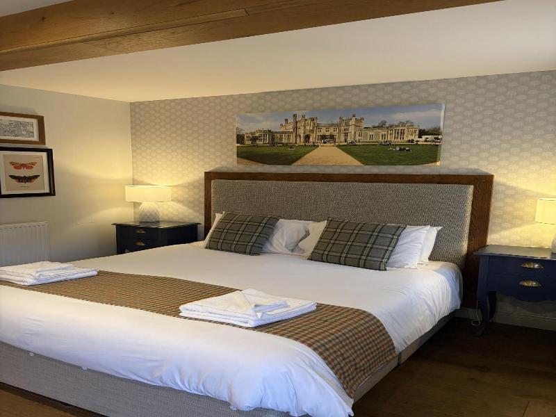 The Walhampton Arms image