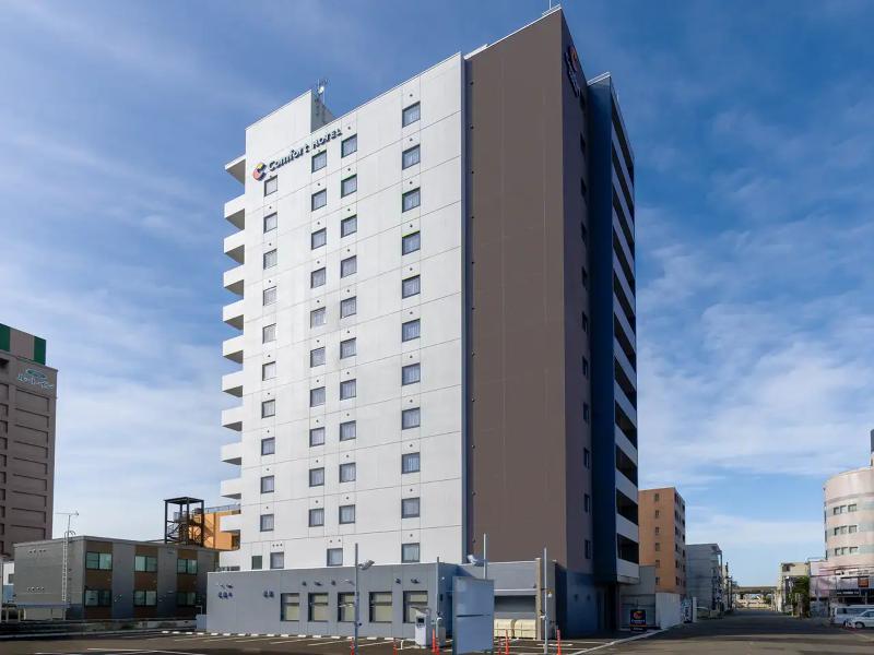 Comfort Hotel Chitose — exterior view