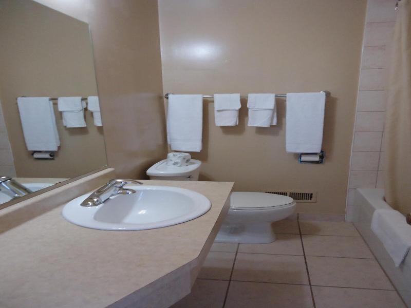 Kingsway Inn image