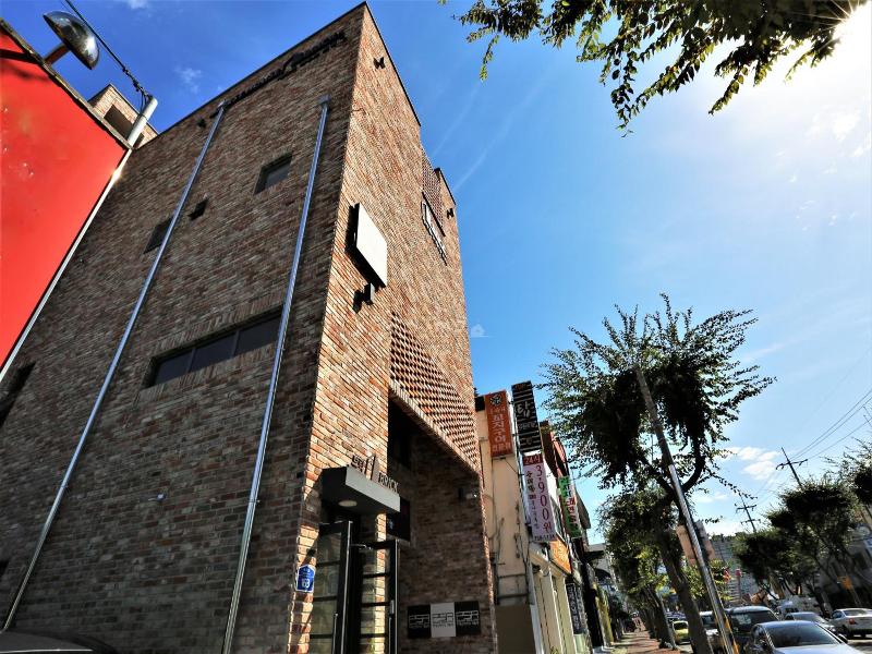 Guest House Brick image