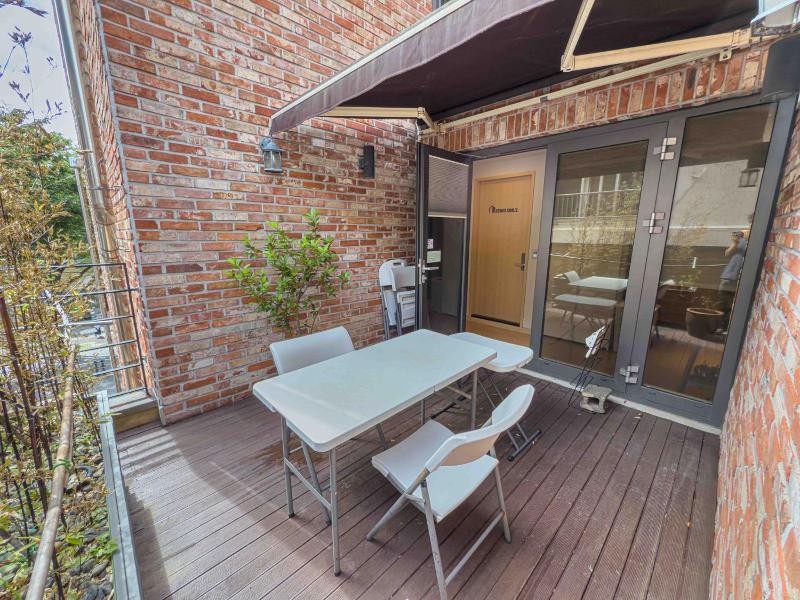 Guest House Brick image