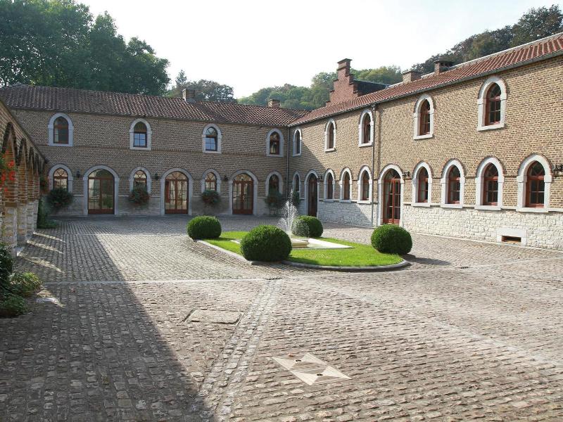 Ho^tel - Ferme Du Cha^teau D'ahin image