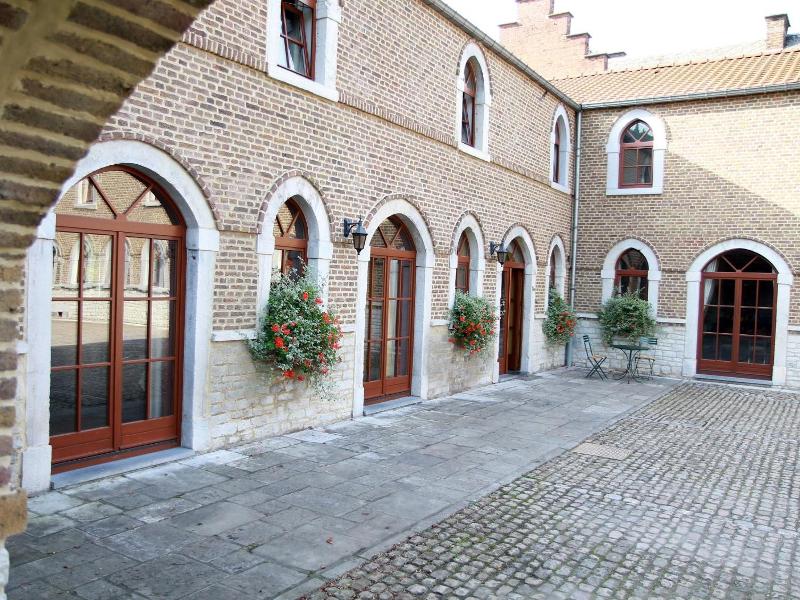Ho^tel - Ferme Du Cha^teau D'ahin image
