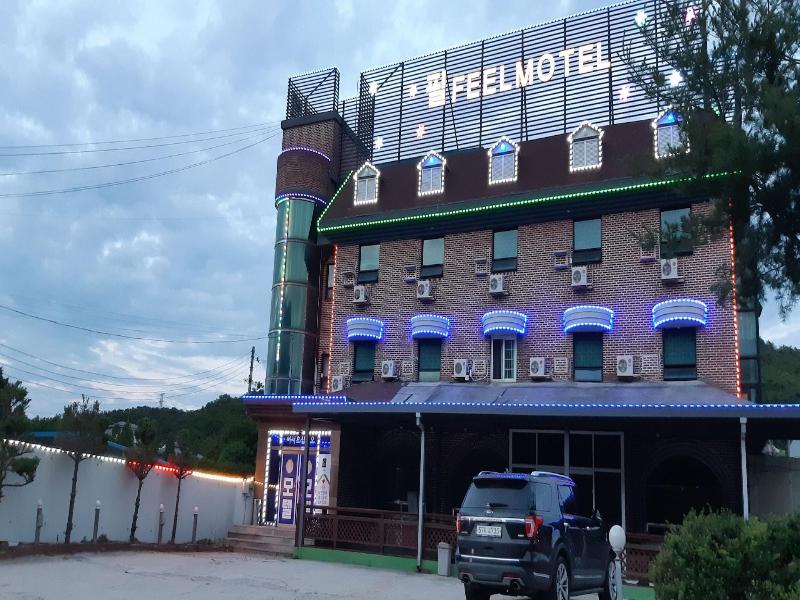 Feel Motel image