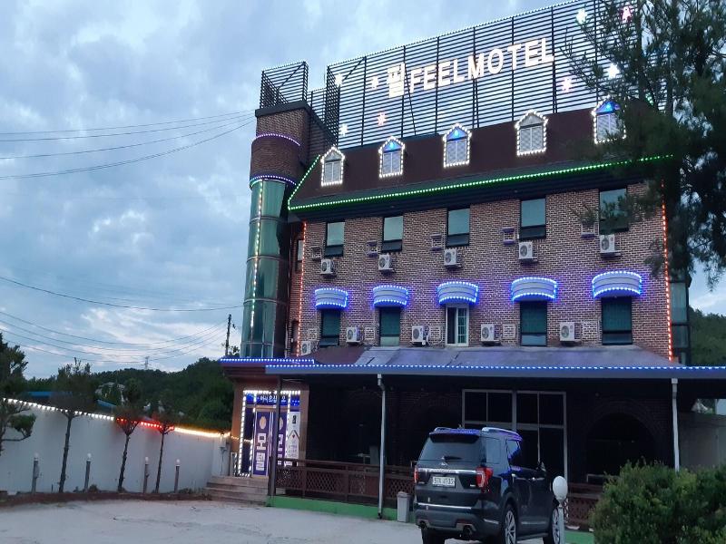 Feel Motel image