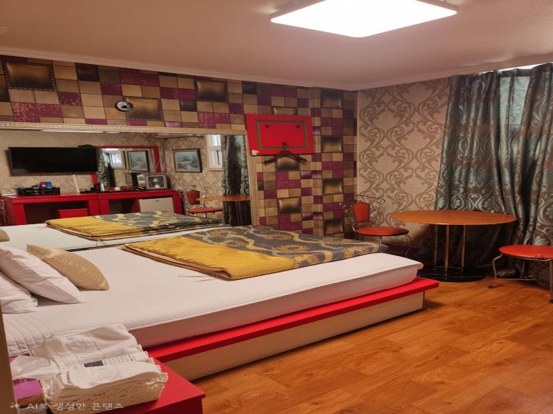 Feel Motel image
