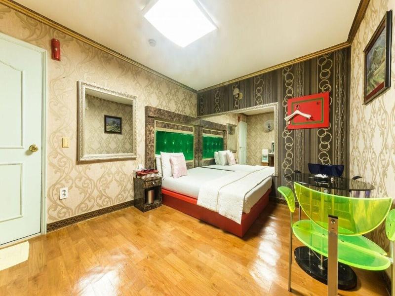 Feel Motel image