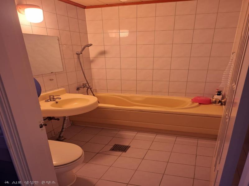 Feel Motel image
