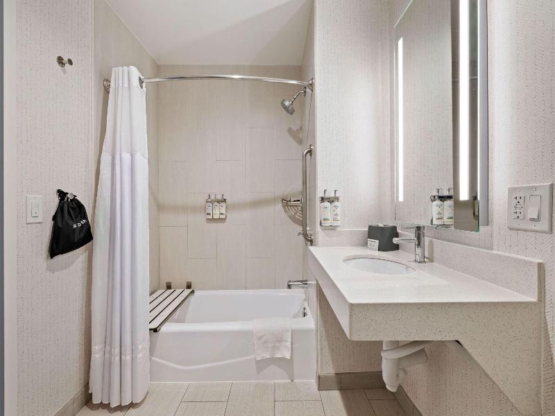Holiday Inn Oxnard - Ventura By IHG image