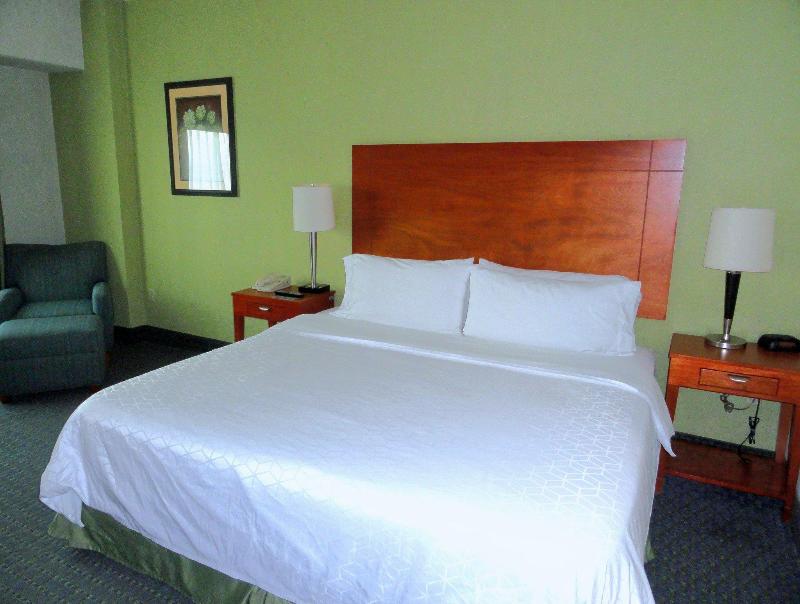 Holiday Inn Express & Suites Toluca Zona Aeropuert image